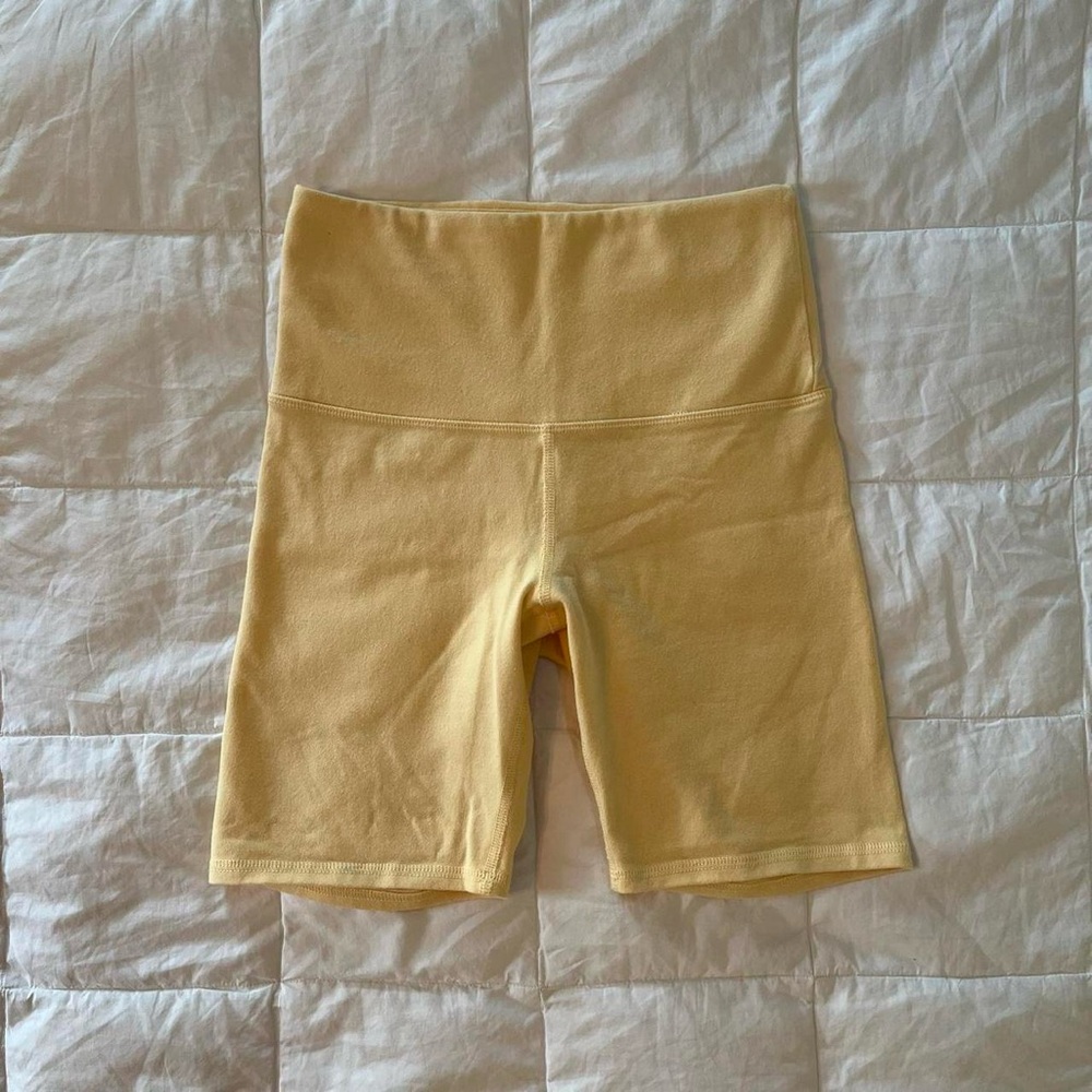 Butter/vintage yellow biker shorts